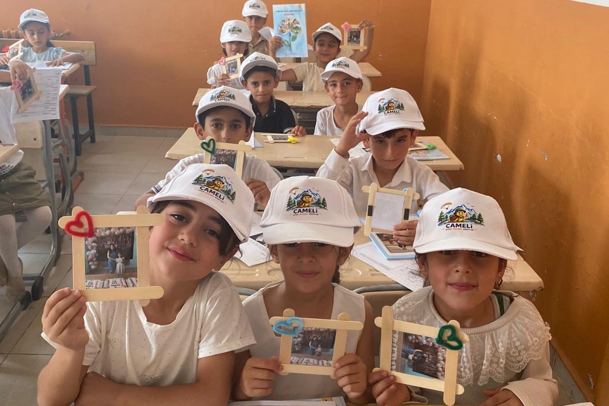 Çamelili öğrenciler karne sevincini Şırnak’taki yaşıtlarıyla birlikte yaşadı