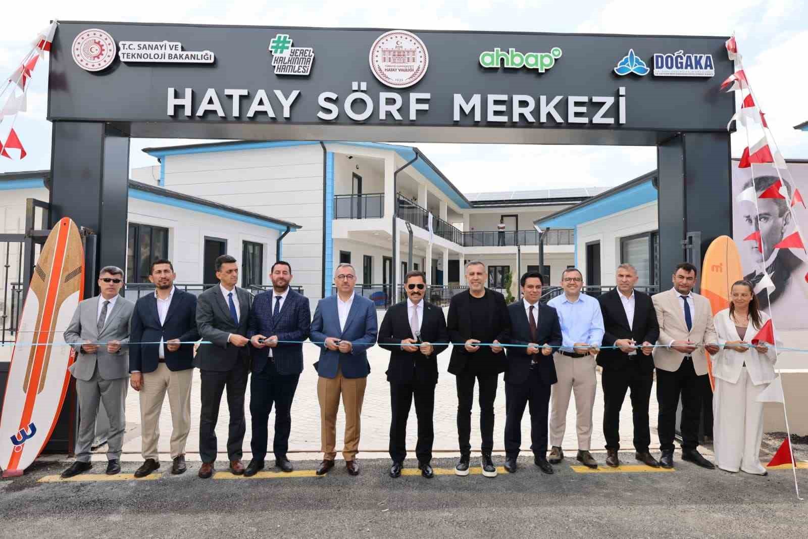 Akdeniz’in hırçın dalgaları geleceğin sörfçülerini yetiştirecek