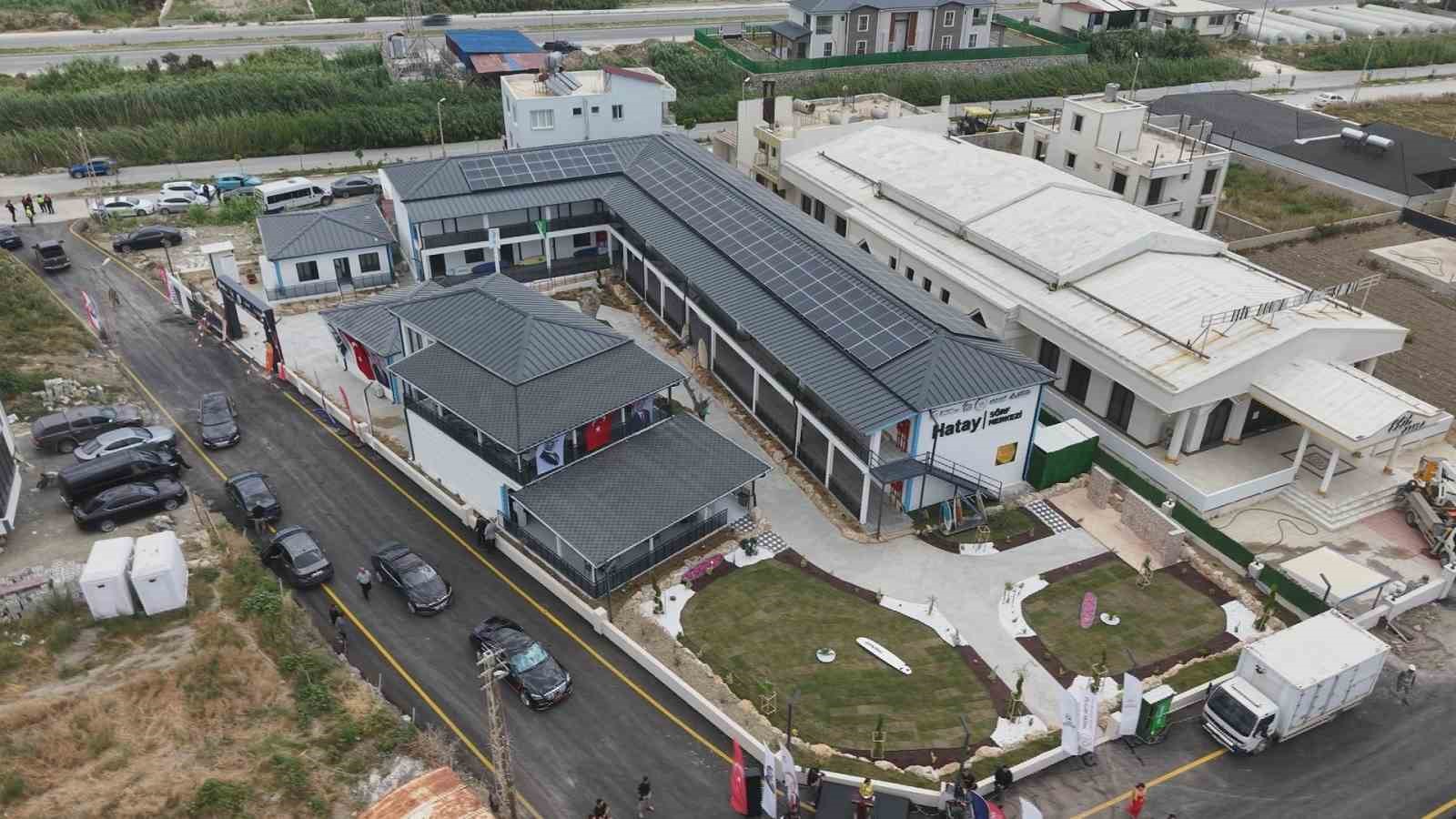 Akdeniz’in hırçın dalgaları geleceğin sörfçülerini yetiştirecek