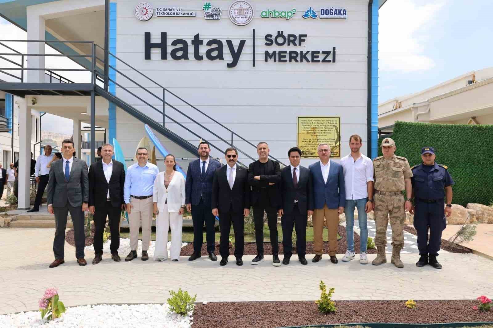 Akdeniz’in hırçın dalgaları geleceğin sörfçülerini yetiştirecek