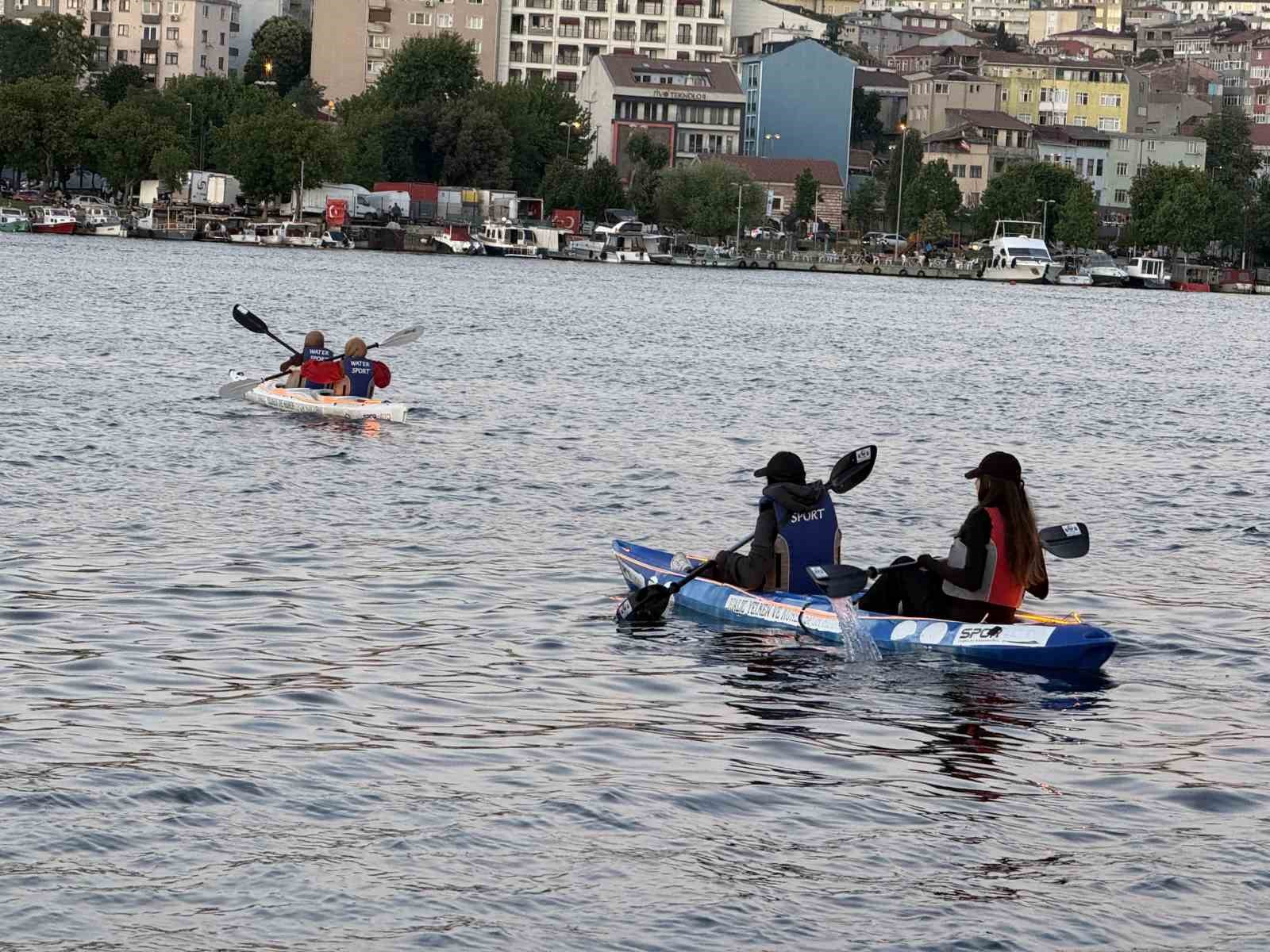 Haliç’te ışıklı kano, görsel şölen havadan görüntülendi