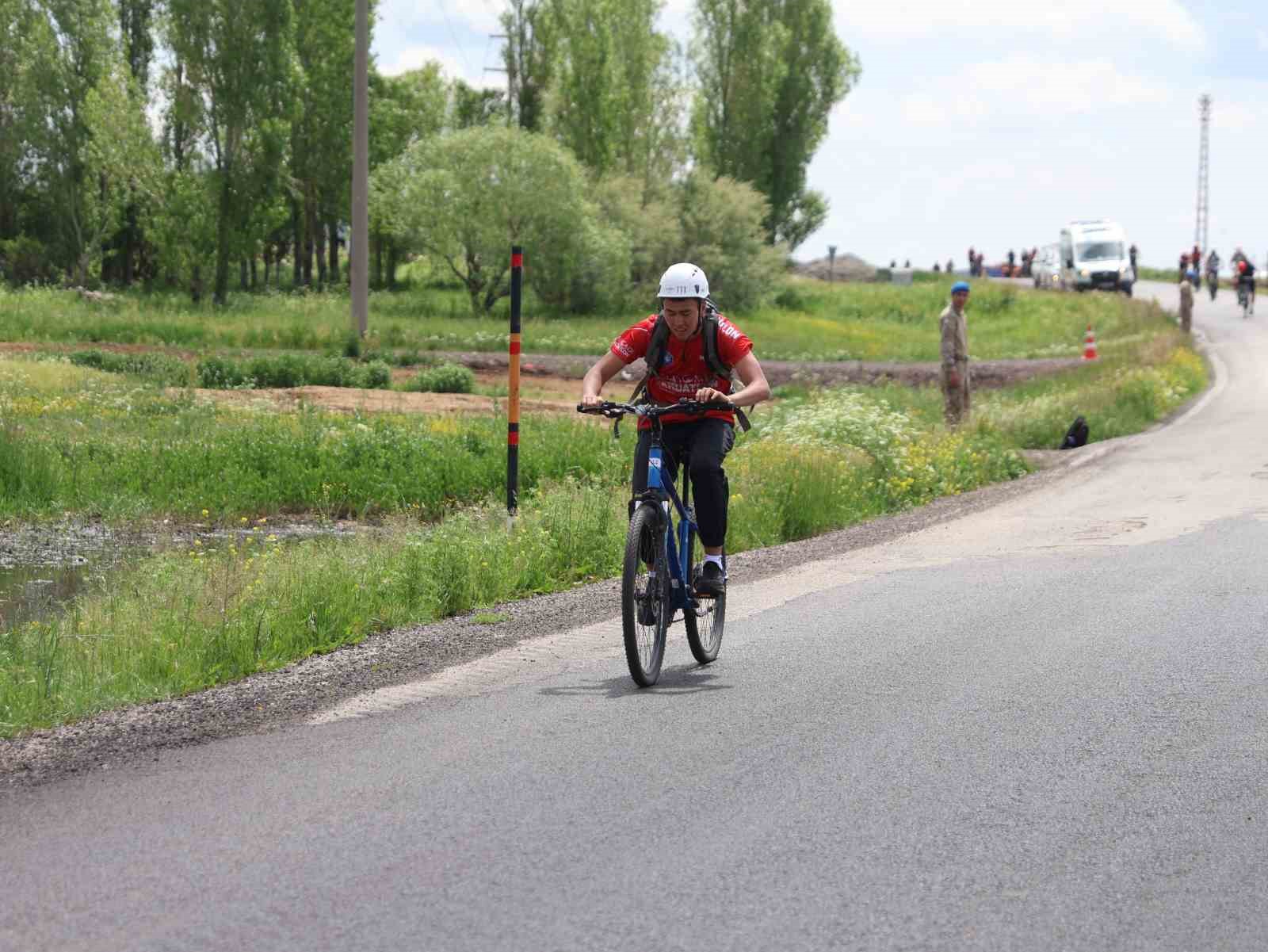"Terörsüz Türkiye" için 20 km pedal çevirdiler