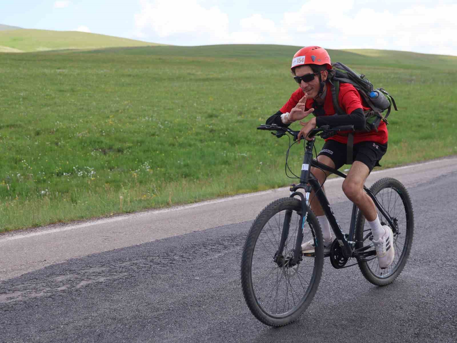 "Terörsüz Türkiye" için 20 km pedal çevirdiler