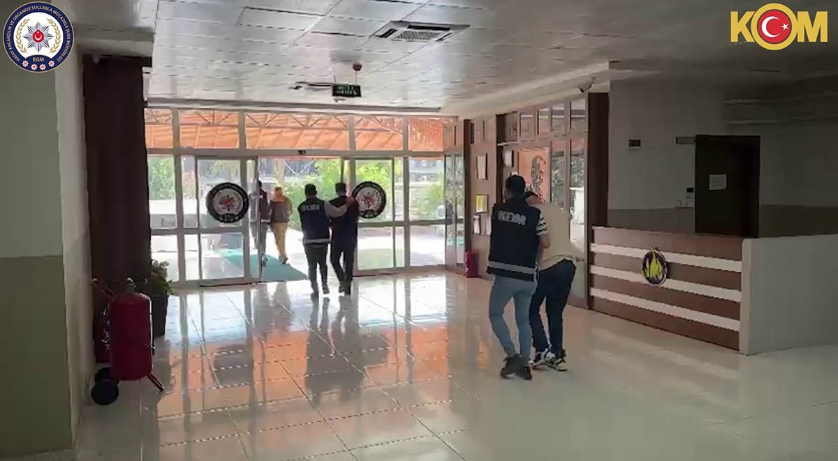Ayak bile basmadıkları ülkelerde yıllarca çalışmış gibi gösterilen şahısları sahte belgelerle emekli eden çeteye operasyon