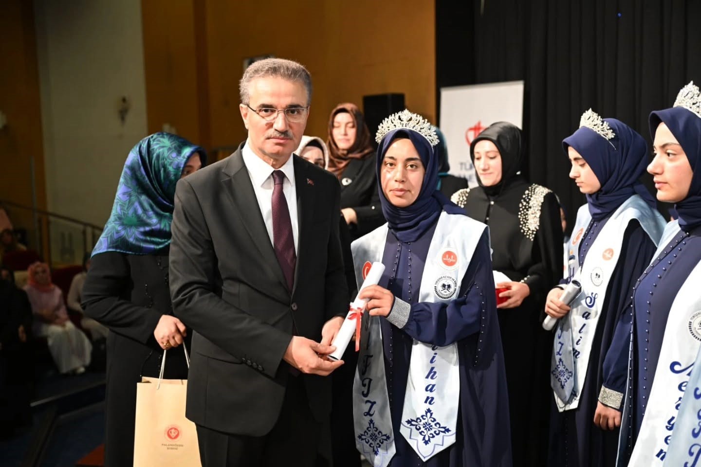 75 hafız öğrenci icazet belgesine kavuştu