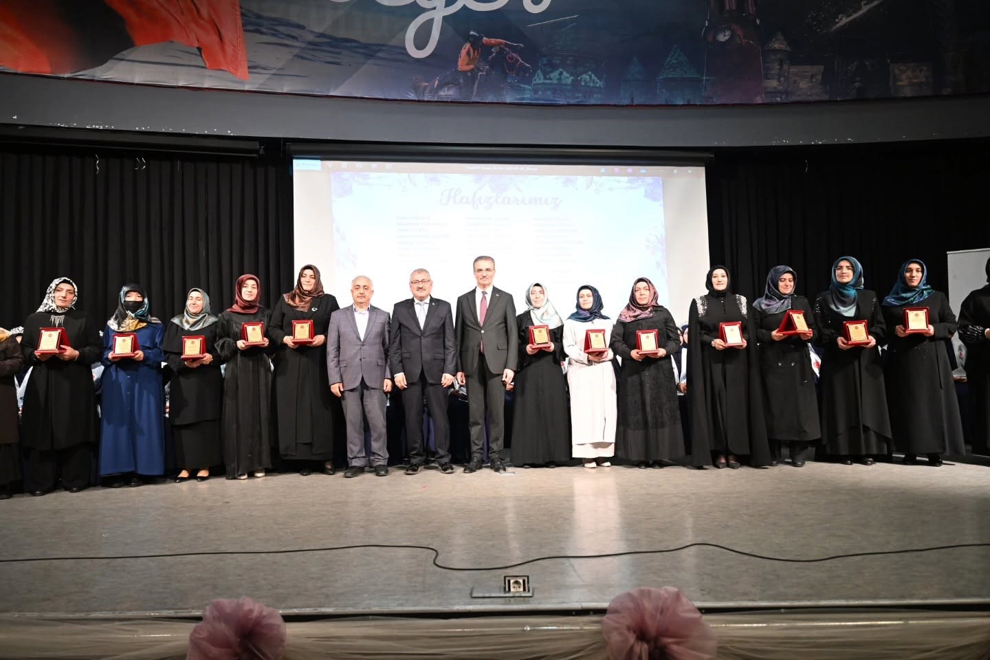 75 hafız öğrenci icazet belgesine kavuştu