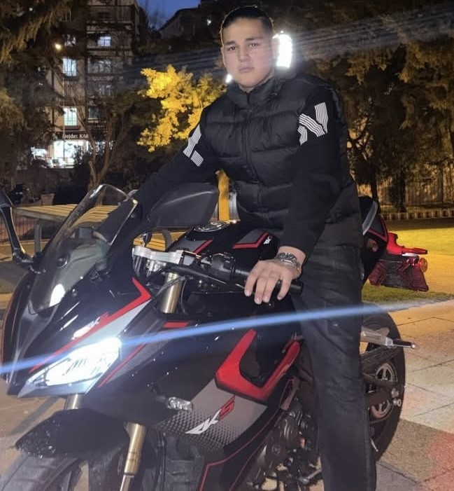 Karne günü bıçaklanan 10’uncu sınıf öğrencisi kurtarılamadı