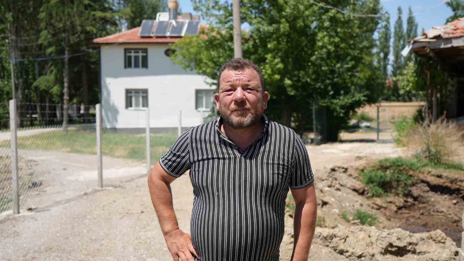 Komşunun kurduğu çitlerden dolayı evine gidecek yol kalmadığını iddia etti