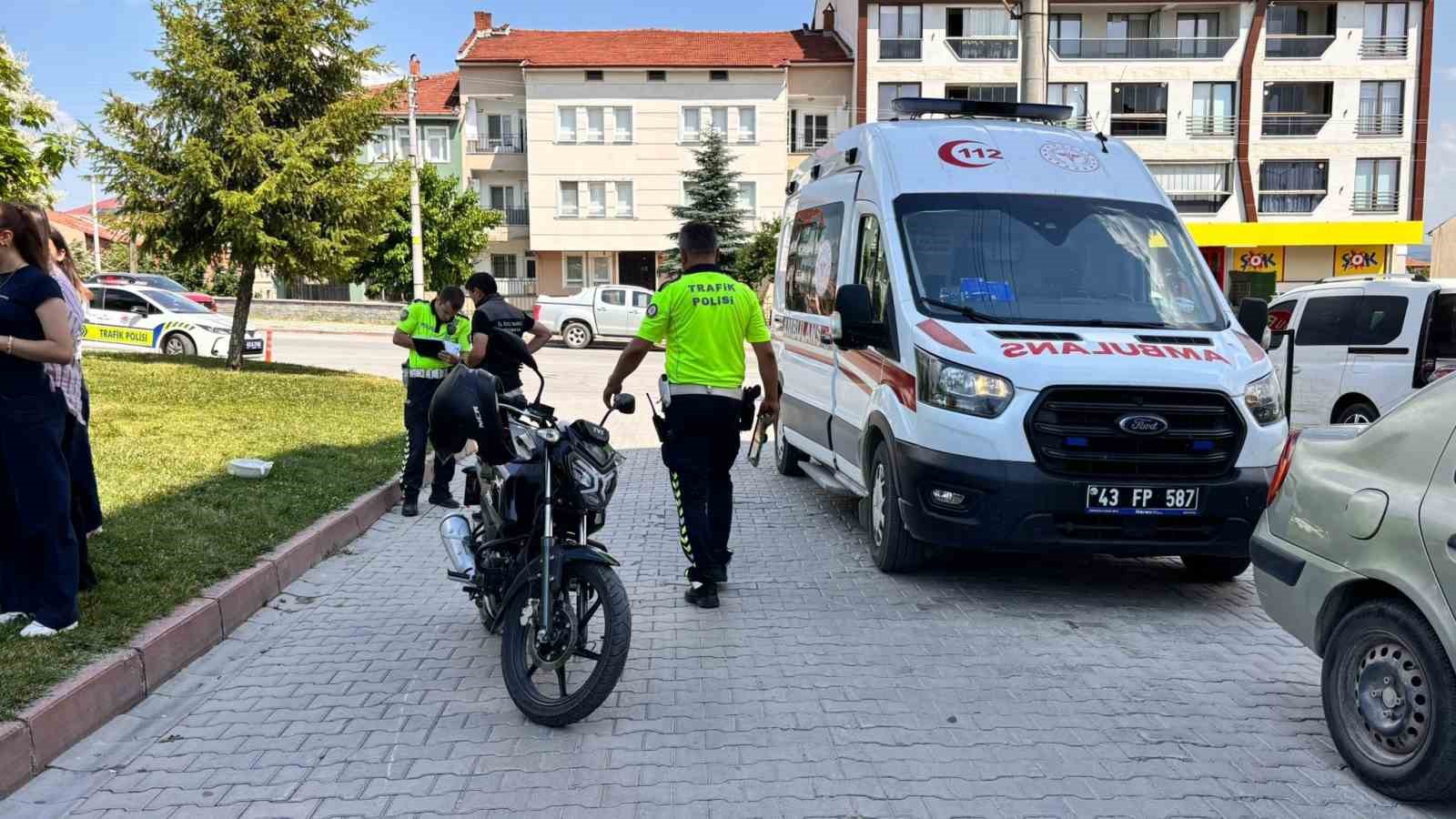 Tavşanlı’da motosiklet devrildi: 2 yaralı