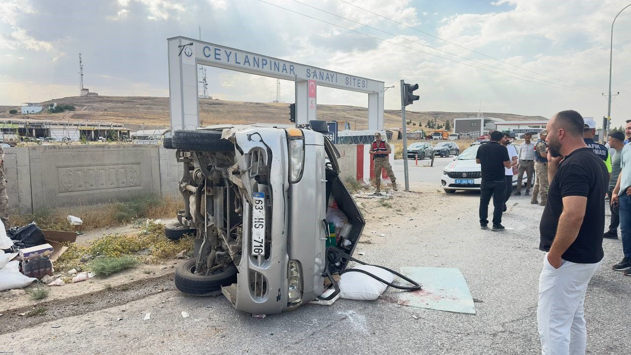 Şanlıurfa’da kamyonet devrildi: 2 yaralı