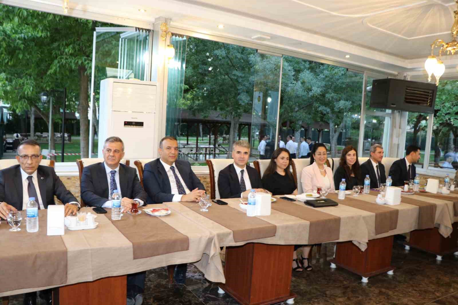 Gaziantep’te görev yerleri değişen hakim ve Cumhuriyet savcılarına veda programı düzenlendi