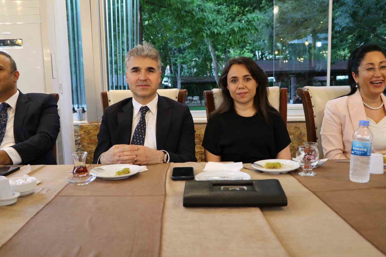 Gaziantep’te görev yerleri değişen hakim ve Cumhuriyet savcılarına veda programı düzenlendi