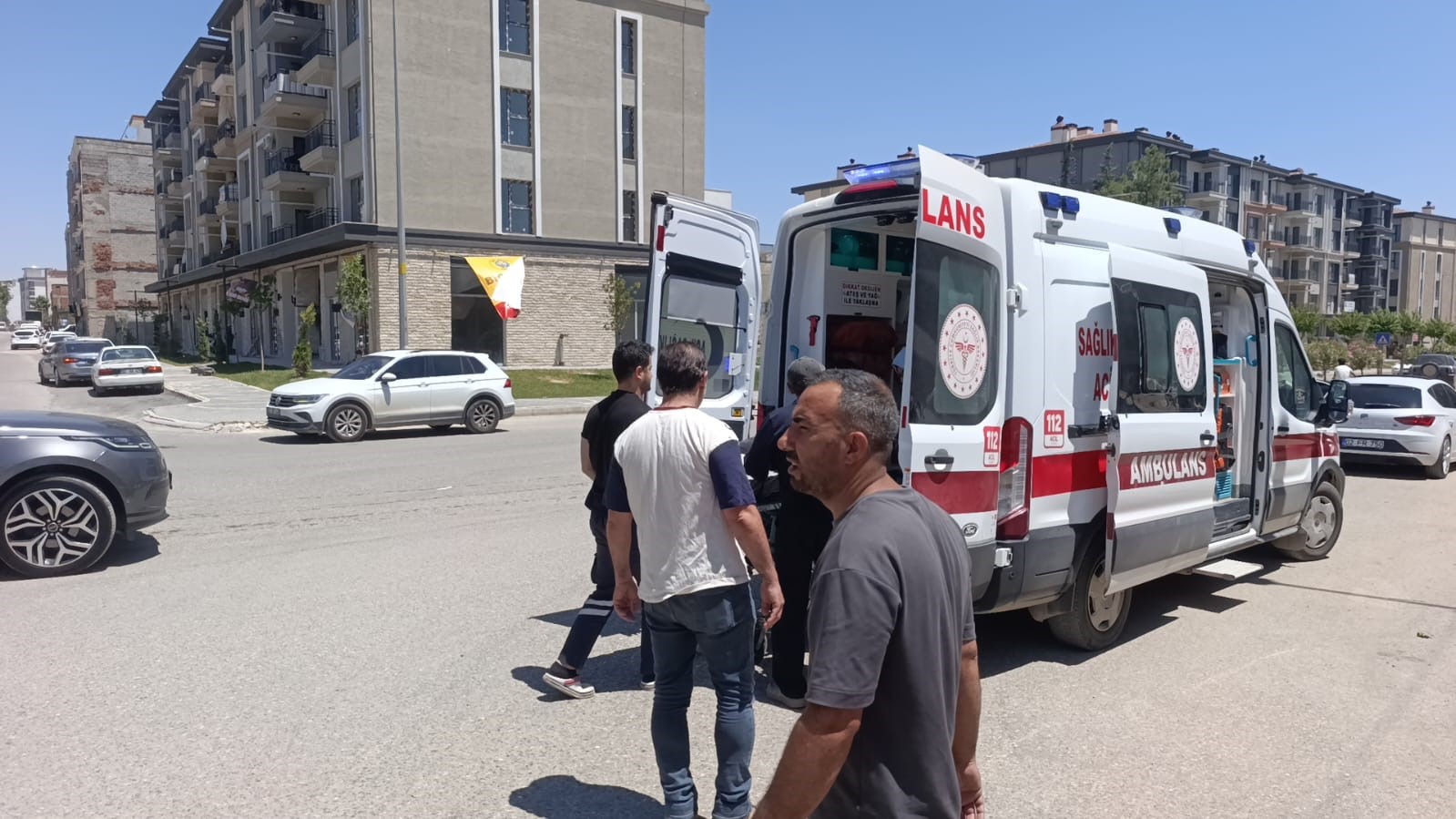 Motosiklet ile otomobil çarpıştı: 1 yaralı