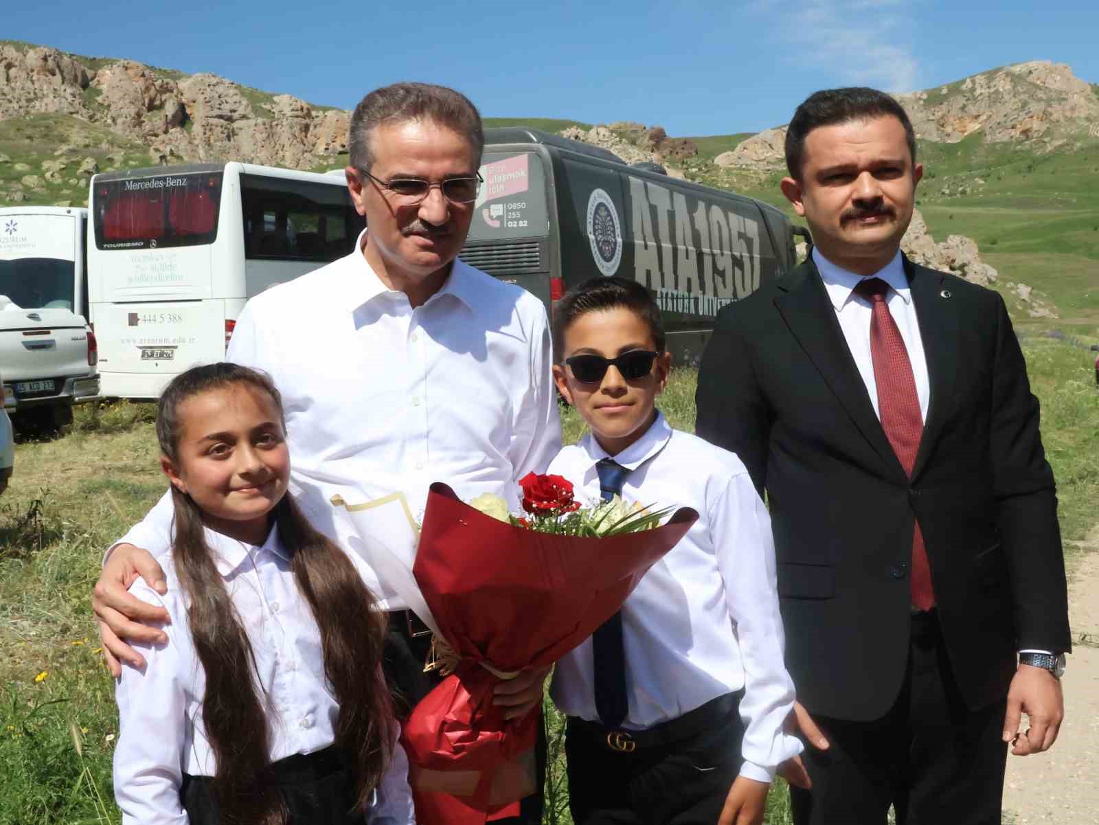 Erzurum’da ’Terörsüz Türkiye’ vizyou: Karayazı Kırk Pencereler ‘de gençler yürüdü, çelik kanatlar nefes kesti