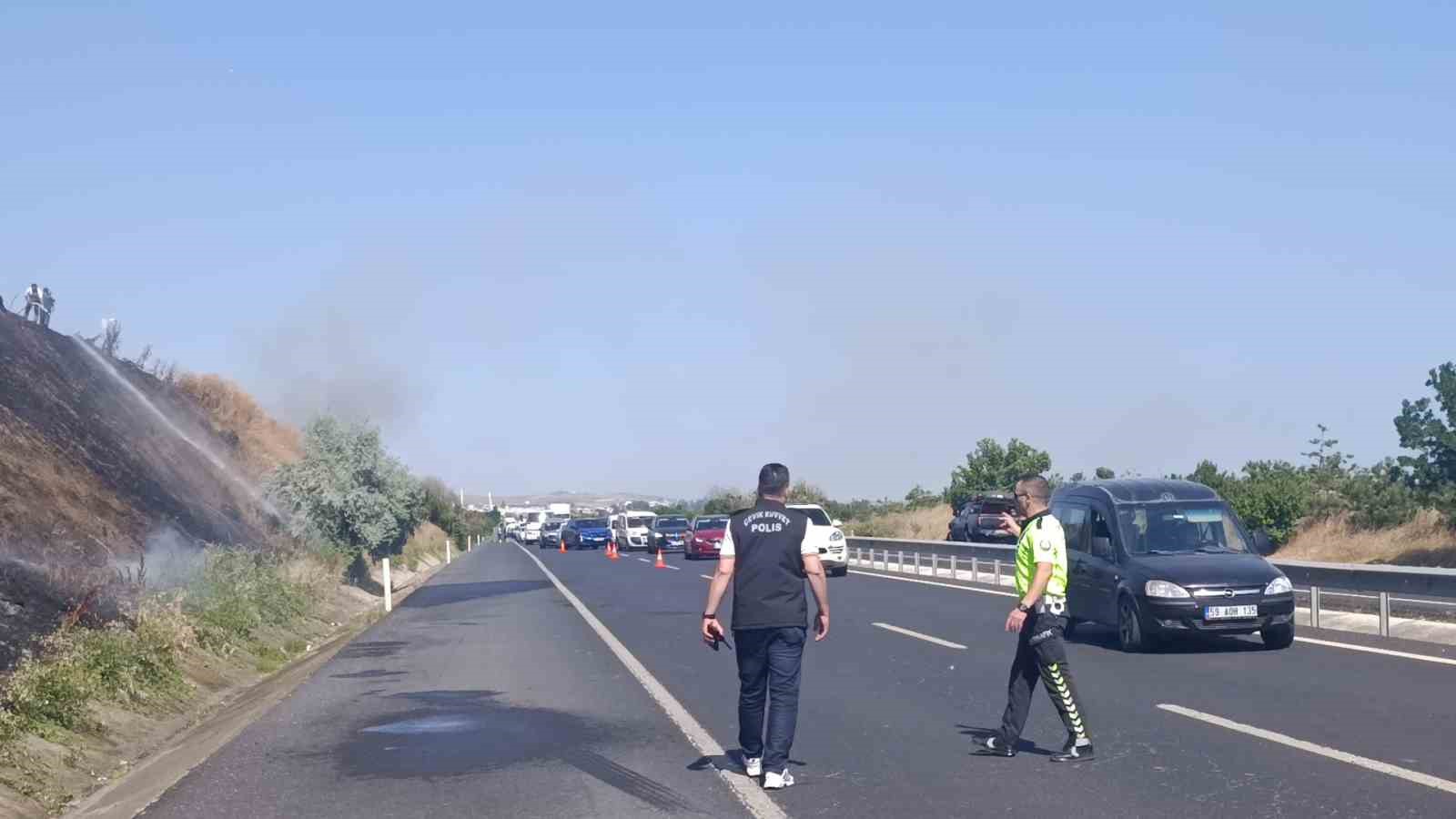 Tekirdağ’da tarım arazisinde başlayan yangın: Alevler 4 farklı noktaya sıçradı