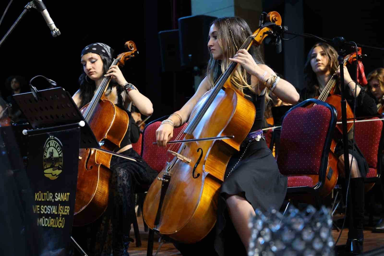 Atakum’da Çocuk ve Gençlik Orkestrası, Ata Sahne’de ilk konserini verdi
