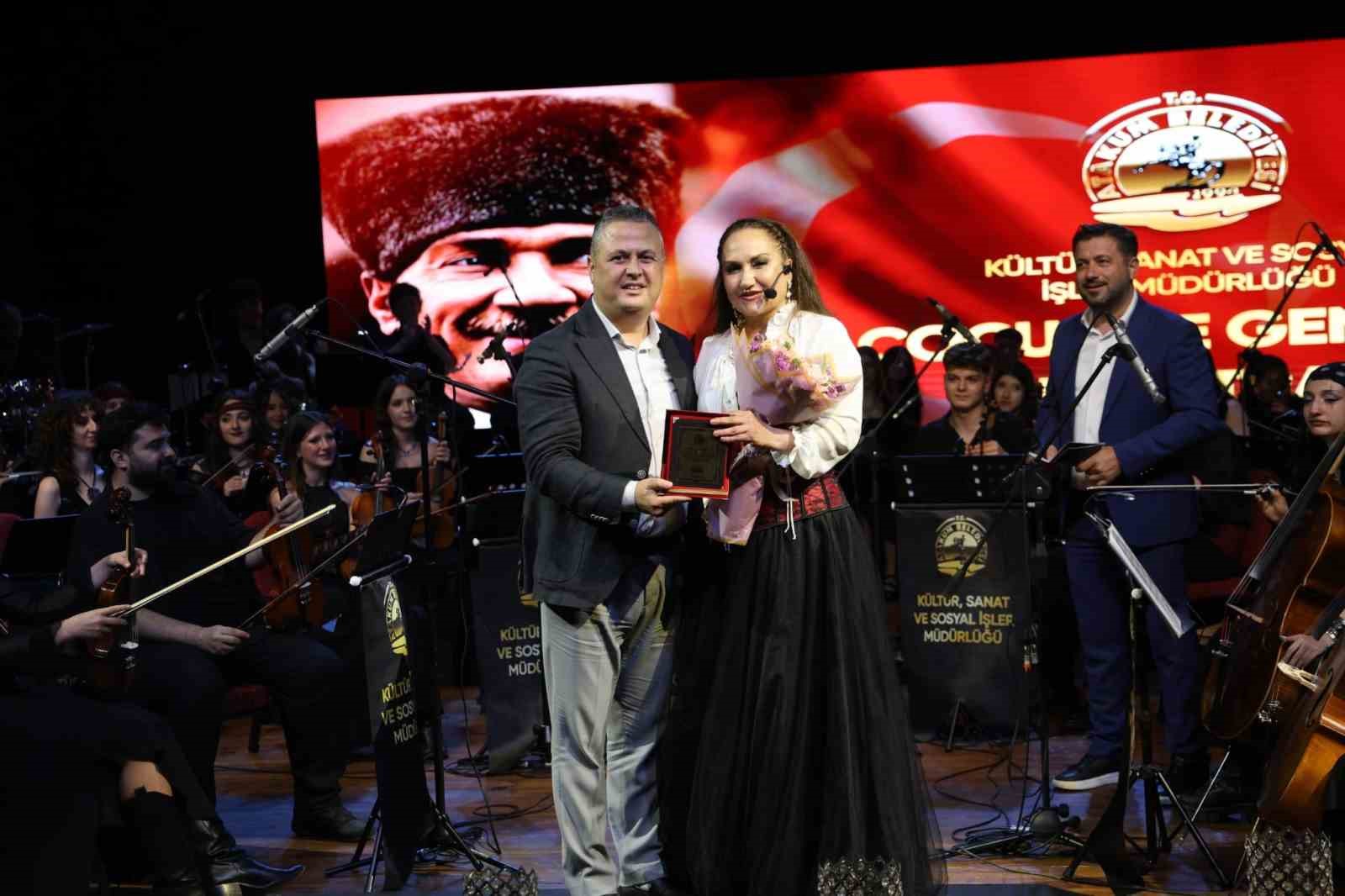 Atakum’da Çocuk ve Gençlik Orkestrası, Ata Sahne’de ilk konserini verdi