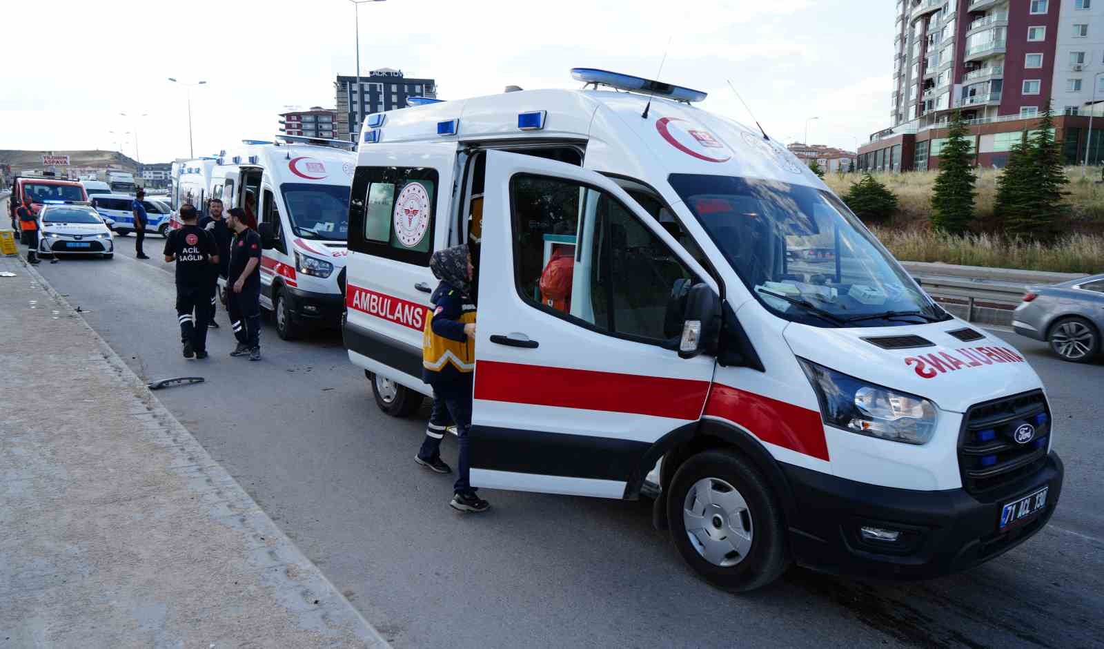 43 ilin bağlantı noktasında yaz tatili hareketliliği: Kaza trafiği durma noktasına getirdi