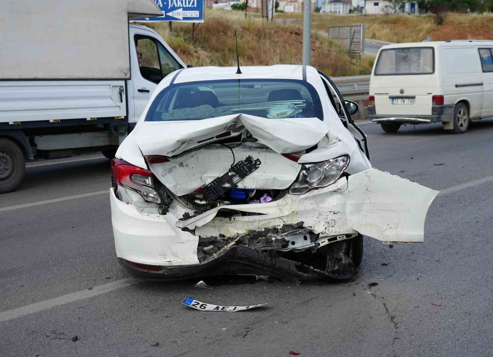 43 ilin bağlantı noktasında yaz tatili hareketliliği: Kaza trafiği durma noktasına getirdi