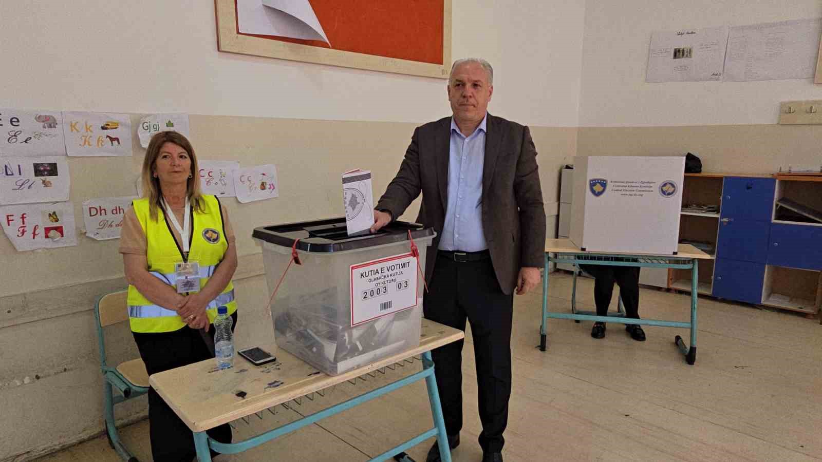 Kosova’daki genel seçimlerde Başbakan Kurti’nin partisi yüzde 47,13 oyla birinci oldu