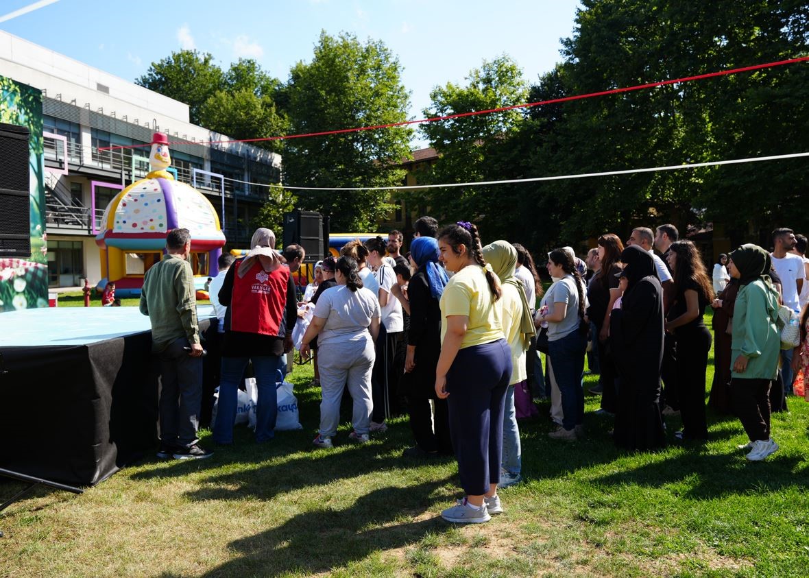 Vakıflar Genel Müdürlüğü, 100 öğrenci ve ailelerine özel geleneksel piknik programı düzenledi