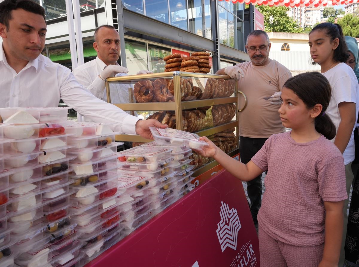 Vakıflar Genel Müdürlüğü, 100 öğrenci ve ailelerine özel geleneksel piknik programı düzenledi