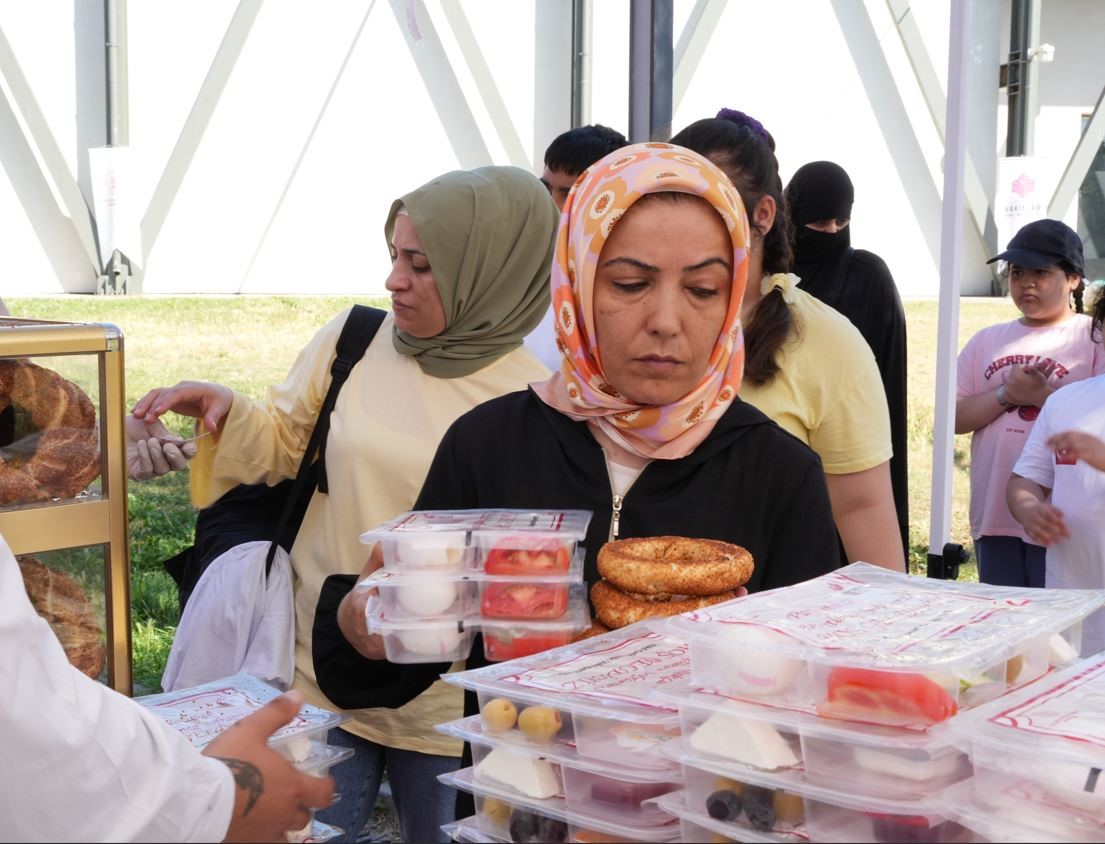 Vakıflar Genel Müdürlüğü, 100 öğrenci ve ailelerine özel geleneksel piknik programı düzenledi