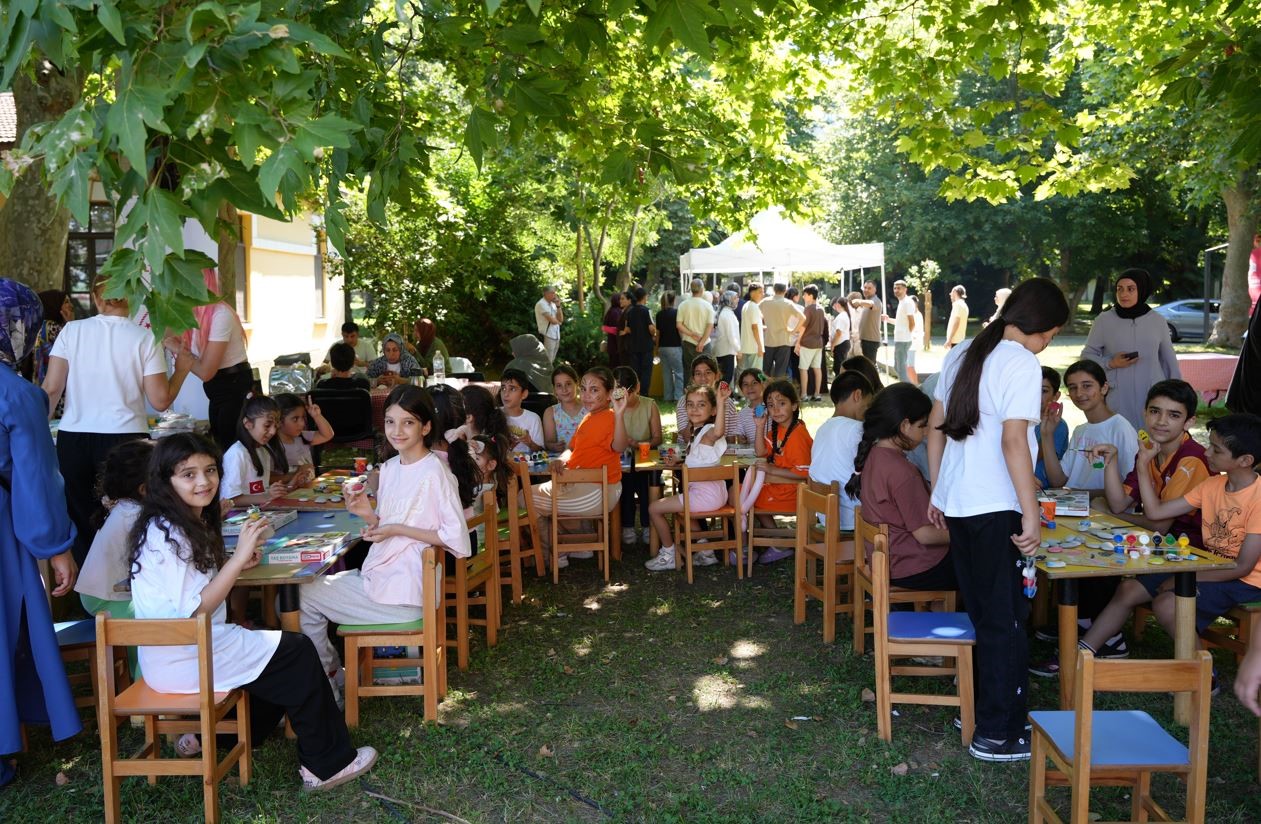 Vakıflar Genel Müdürlüğü, 100 öğrenci ve ailelerine özel geleneksel piknik programı düzenledi