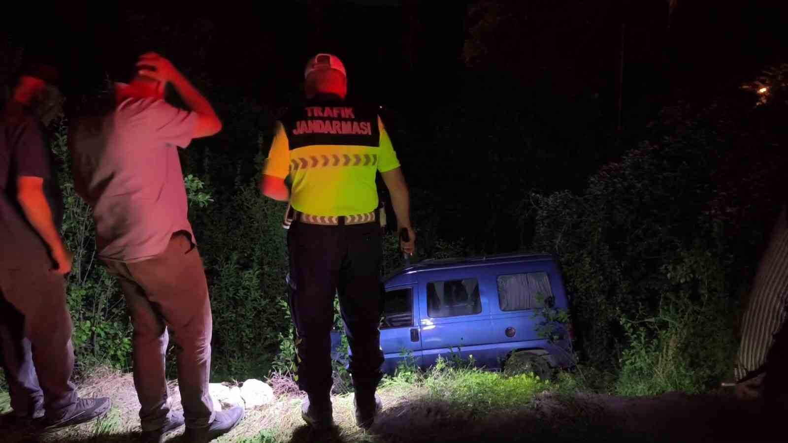 Freni patlayan araç bahçeye uçtu, sürücü yaralandı