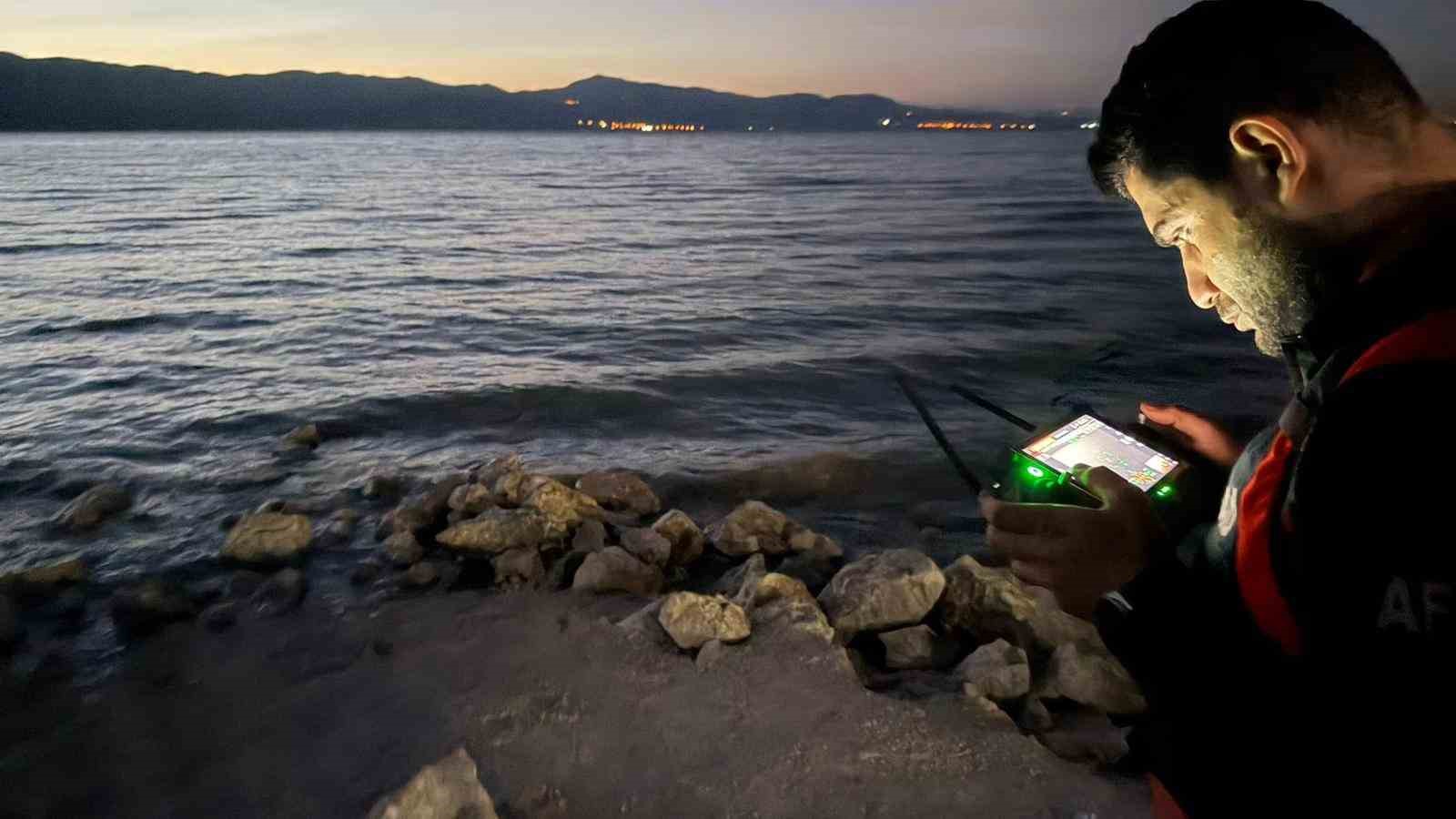 Burdur Gölü’nde kano ile açılan 2 kişiden haber alınamıyor