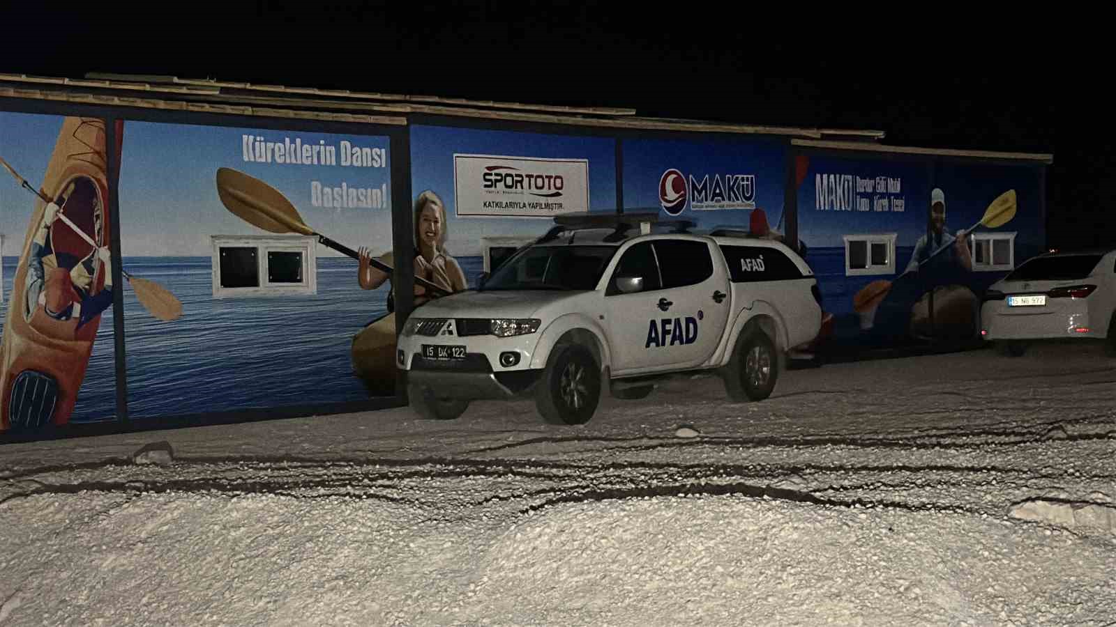 Burdur Gölü’nde kaybolan kanocu iki kadın sağ olarak bulundu