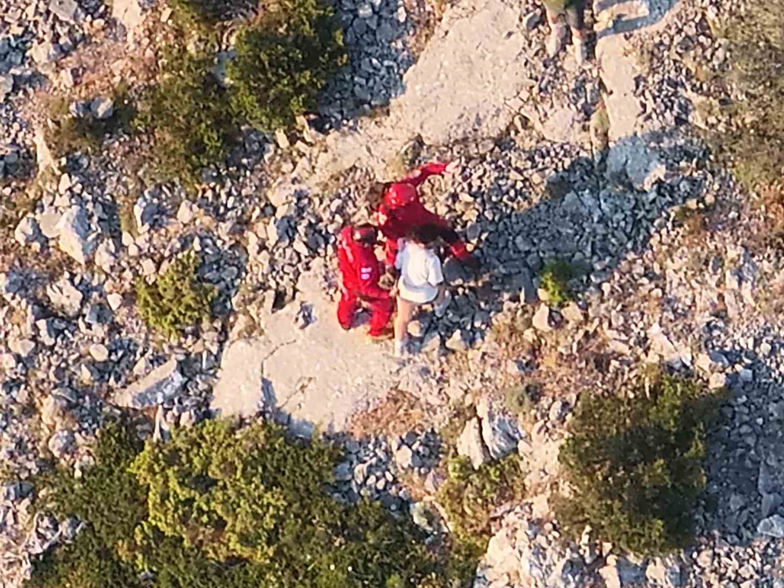 Spil Dağı’nda mahsur kalan 2 kişi 20 dakikada kurtarıldı
