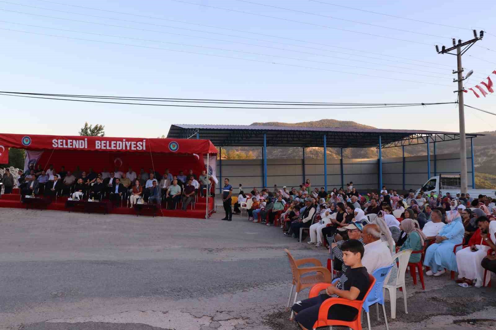 Selendi’de kirazın en iyisi seçildi