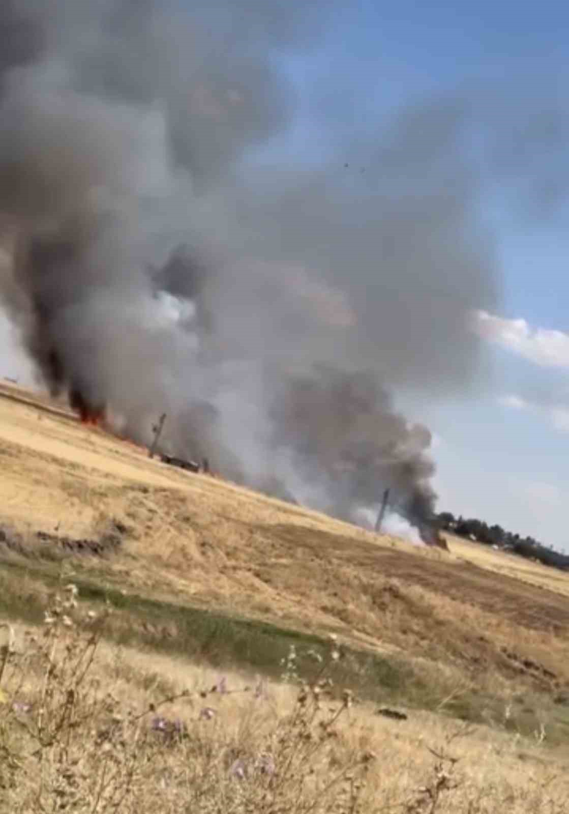 Siverek’te arazi yangını: 1’i ağır 3 yaralı, 200 dönüm ekili alan küle döndü