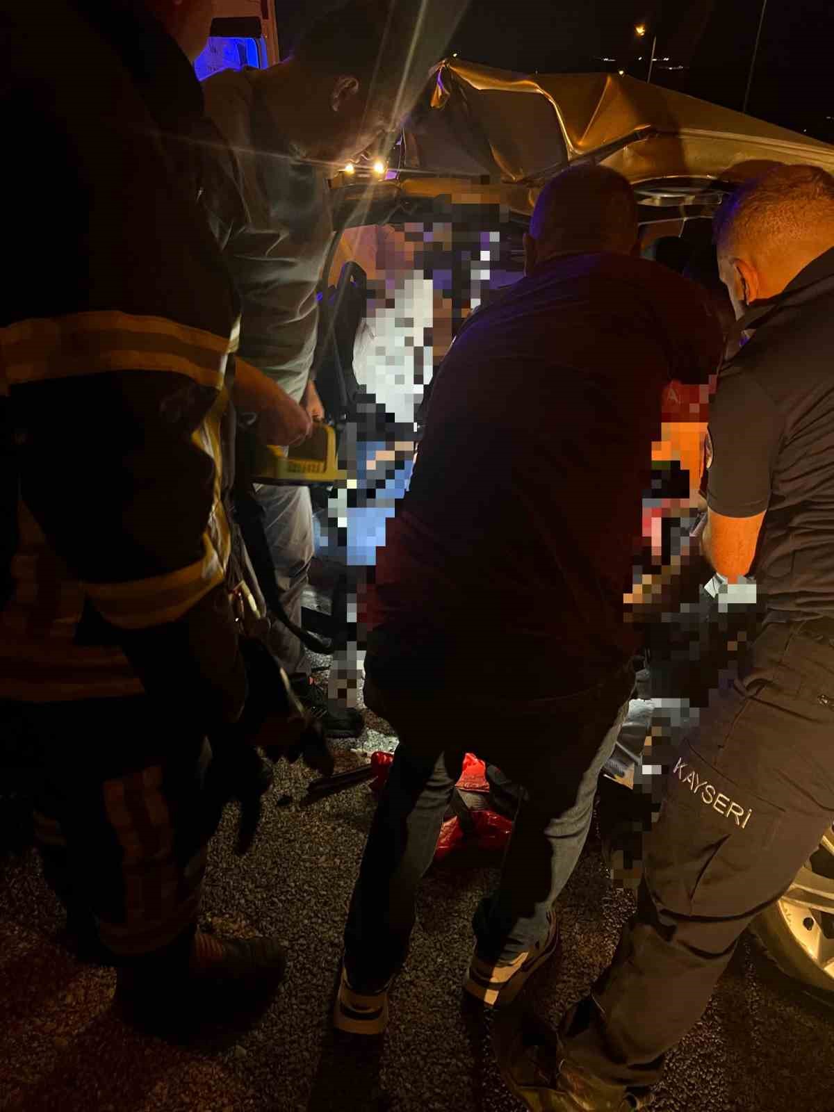 Kayseri’de otomobille hafif ticari araç çarpıştı: 1 ölü, 6 yaralı