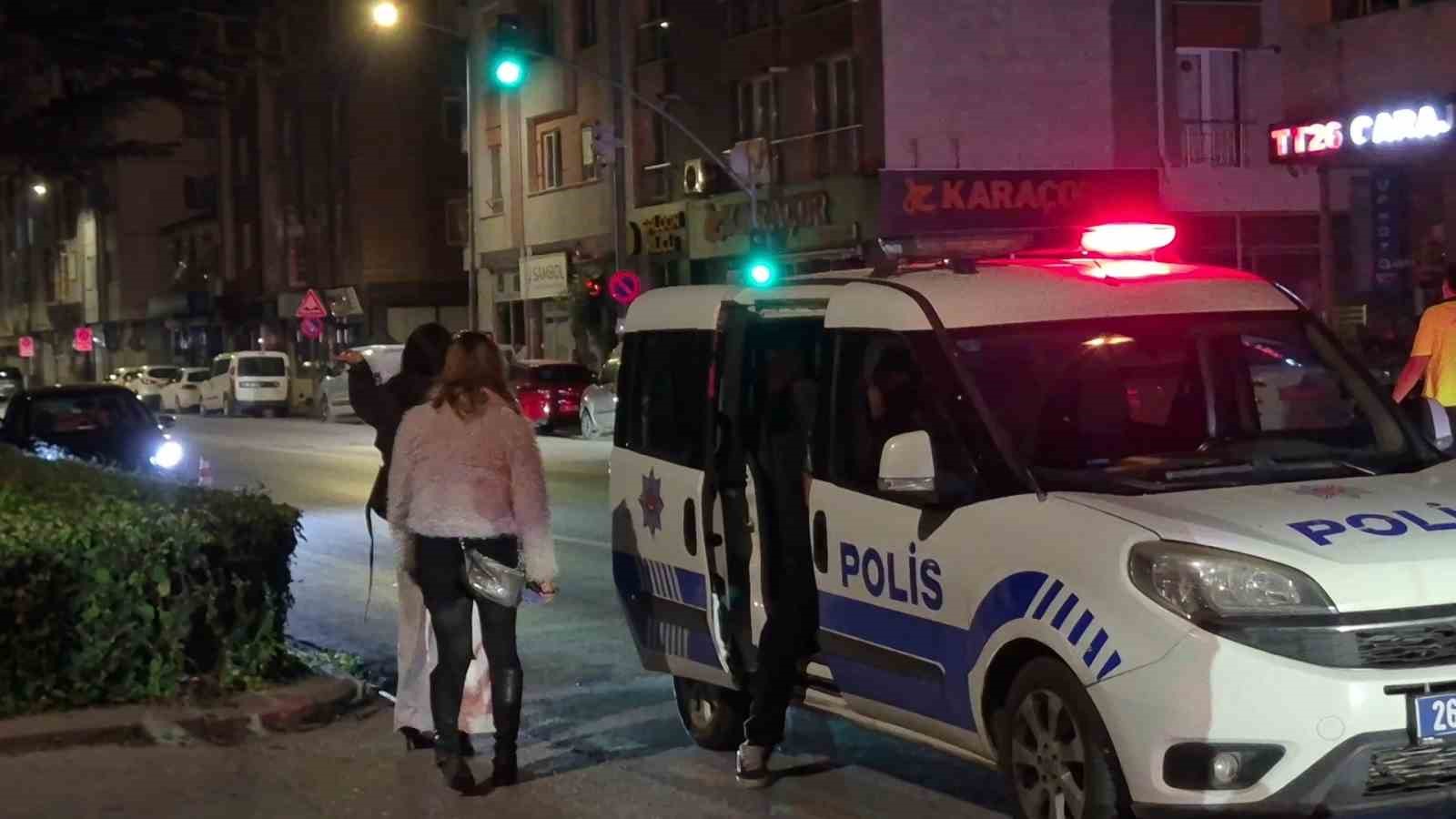 Kasisten çapraz geçmek isteyen otomobile motosiklet çarptı: 2 yaralı