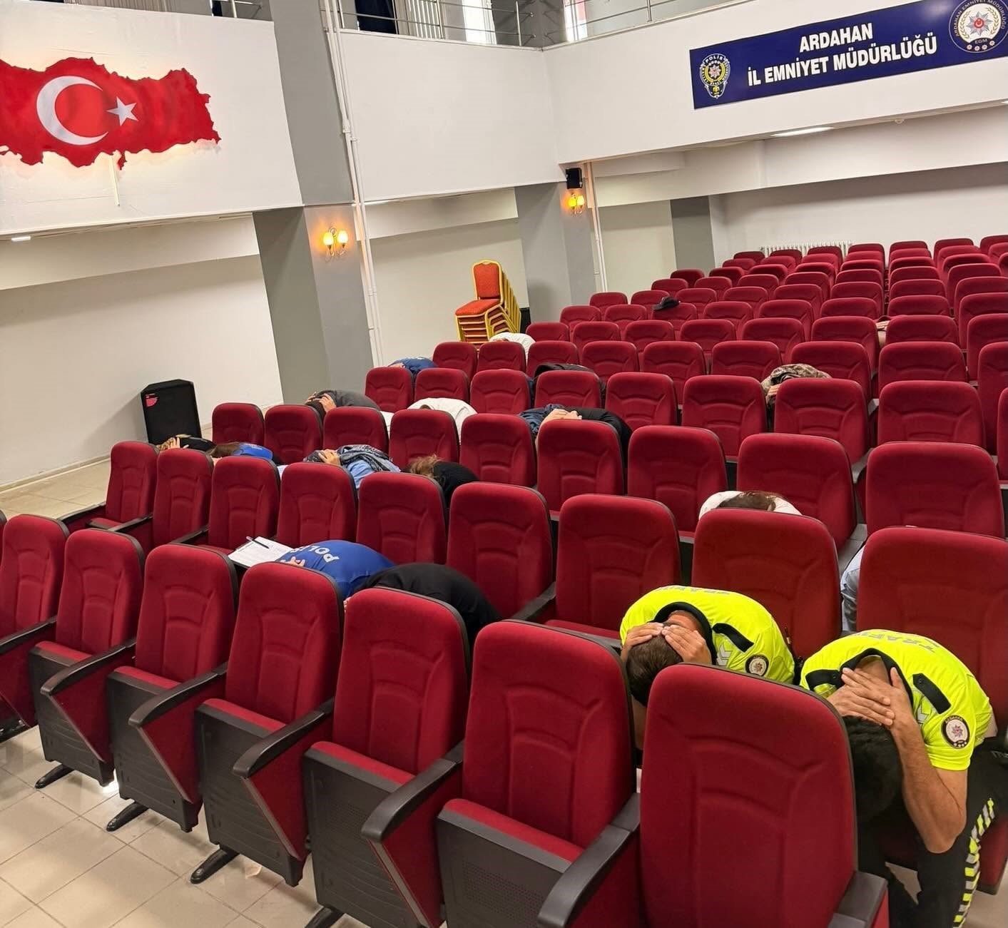 Ardahan’da Emniyet personeline ’afet farkındalık eğitimi’ verildi