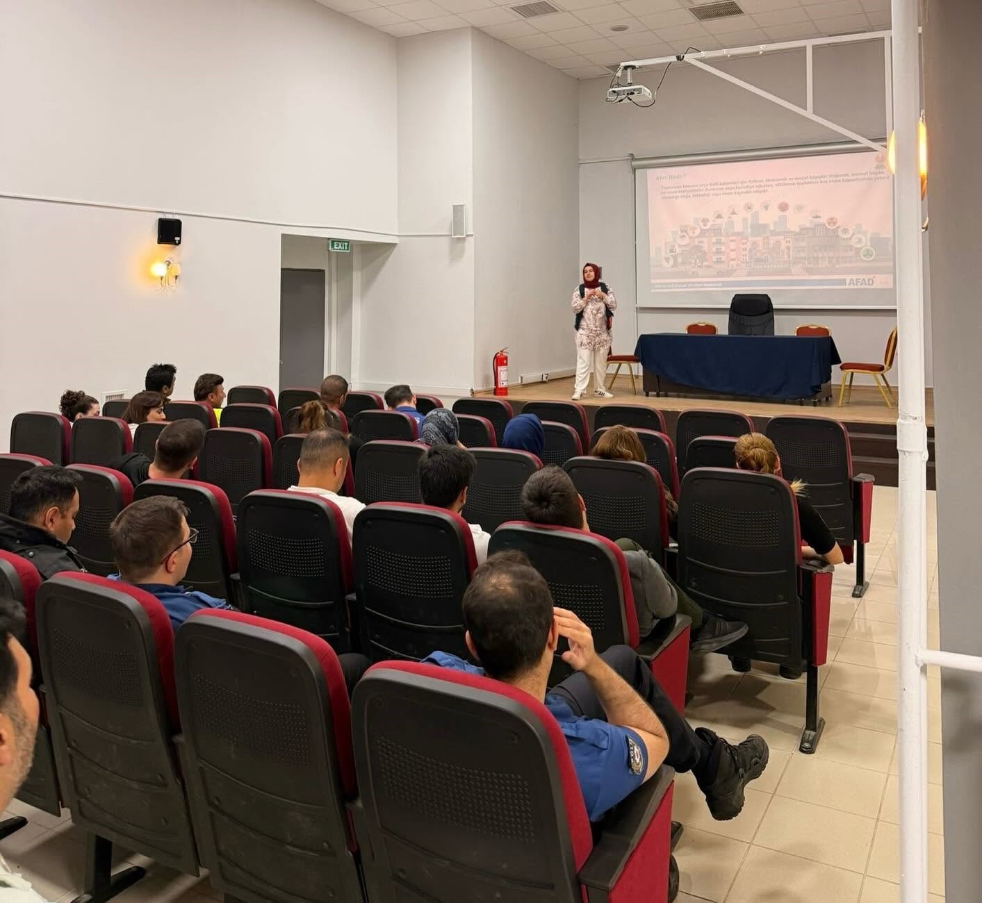 Ardahan’da Emniyet personeline ’afet farkındalık eğitimi’ verildi