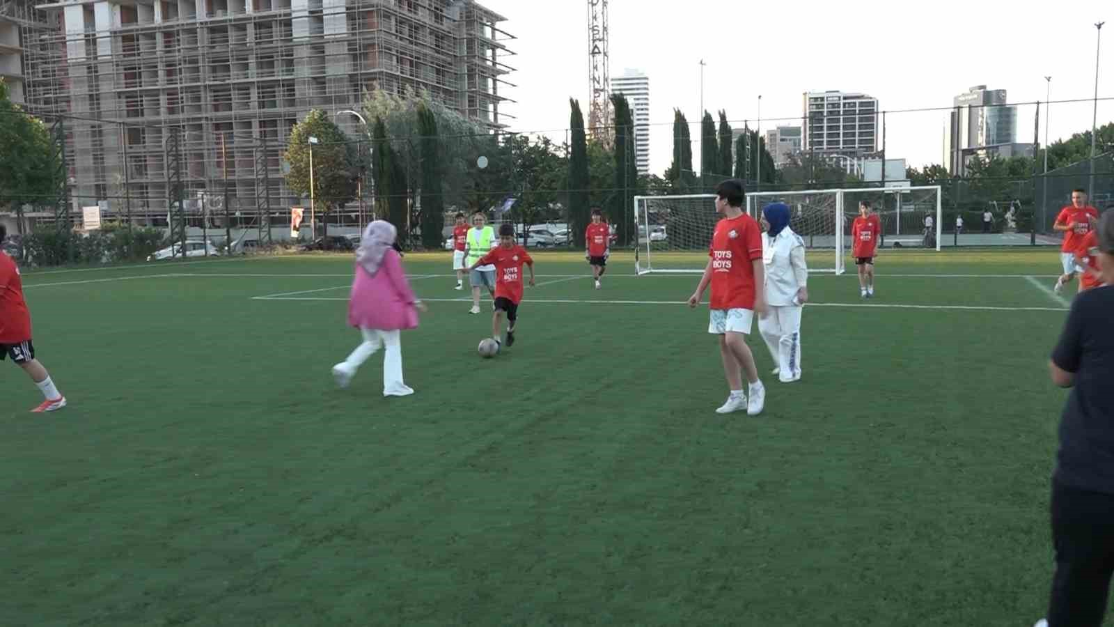 Anneler sahaya indi, bağımlılığa kırmızı kart gösterdi