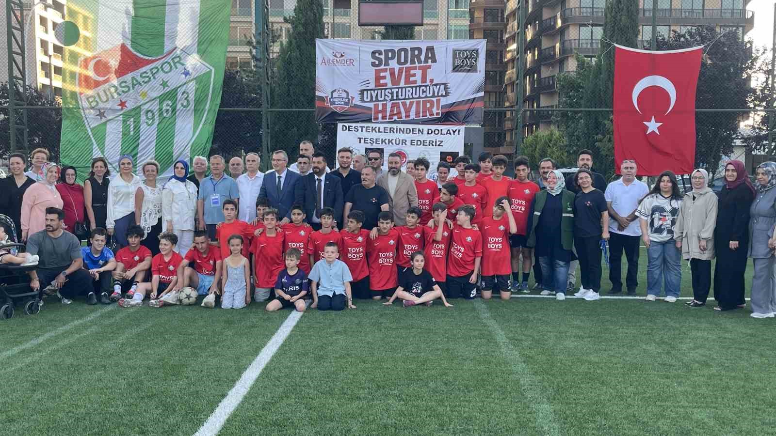Anneler sahaya indi, bağımlılığa kırmızı kart gösterdi