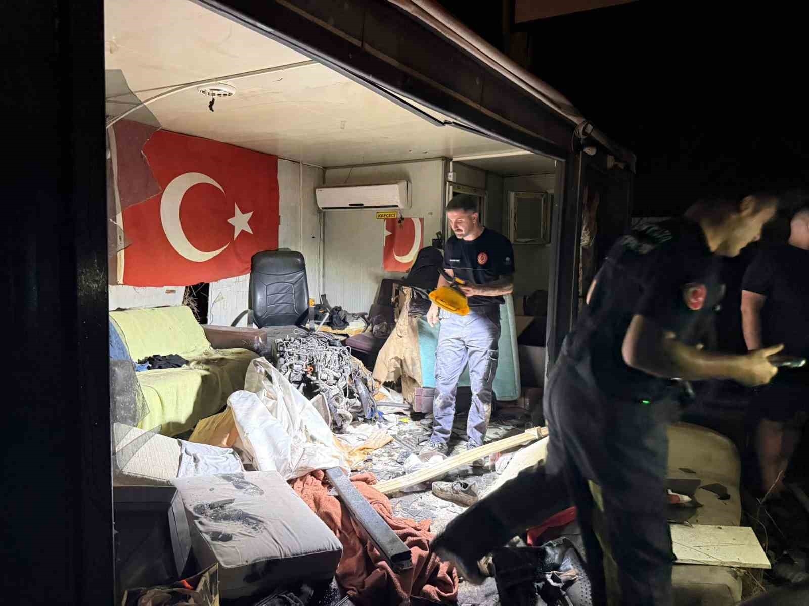 Aracın motorunun fırlayıp barakaya girdiği kazada, sürücü hayatını kaybetti