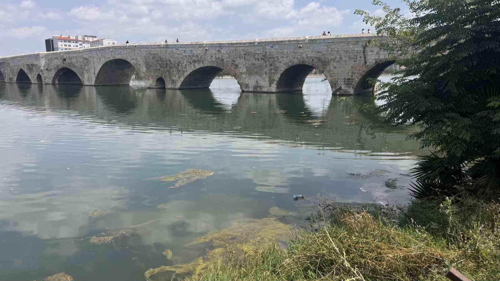 Adana’da Seyhan Nehri ve çevresindeki kirliliğe vatandaştan tepki