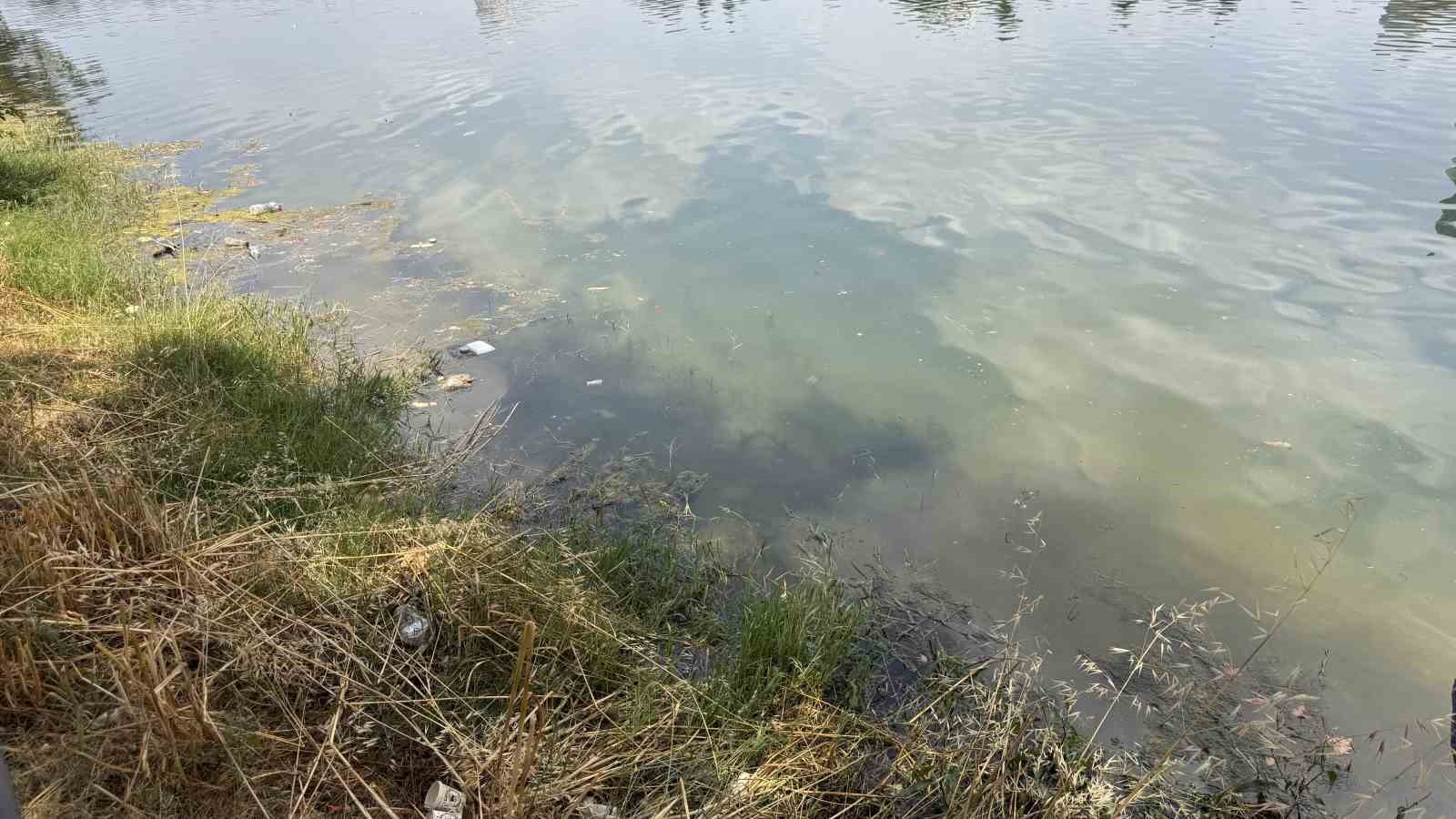 Adana’da Seyhan Nehri ve çevresindeki kirliliğe vatandaştan tepki