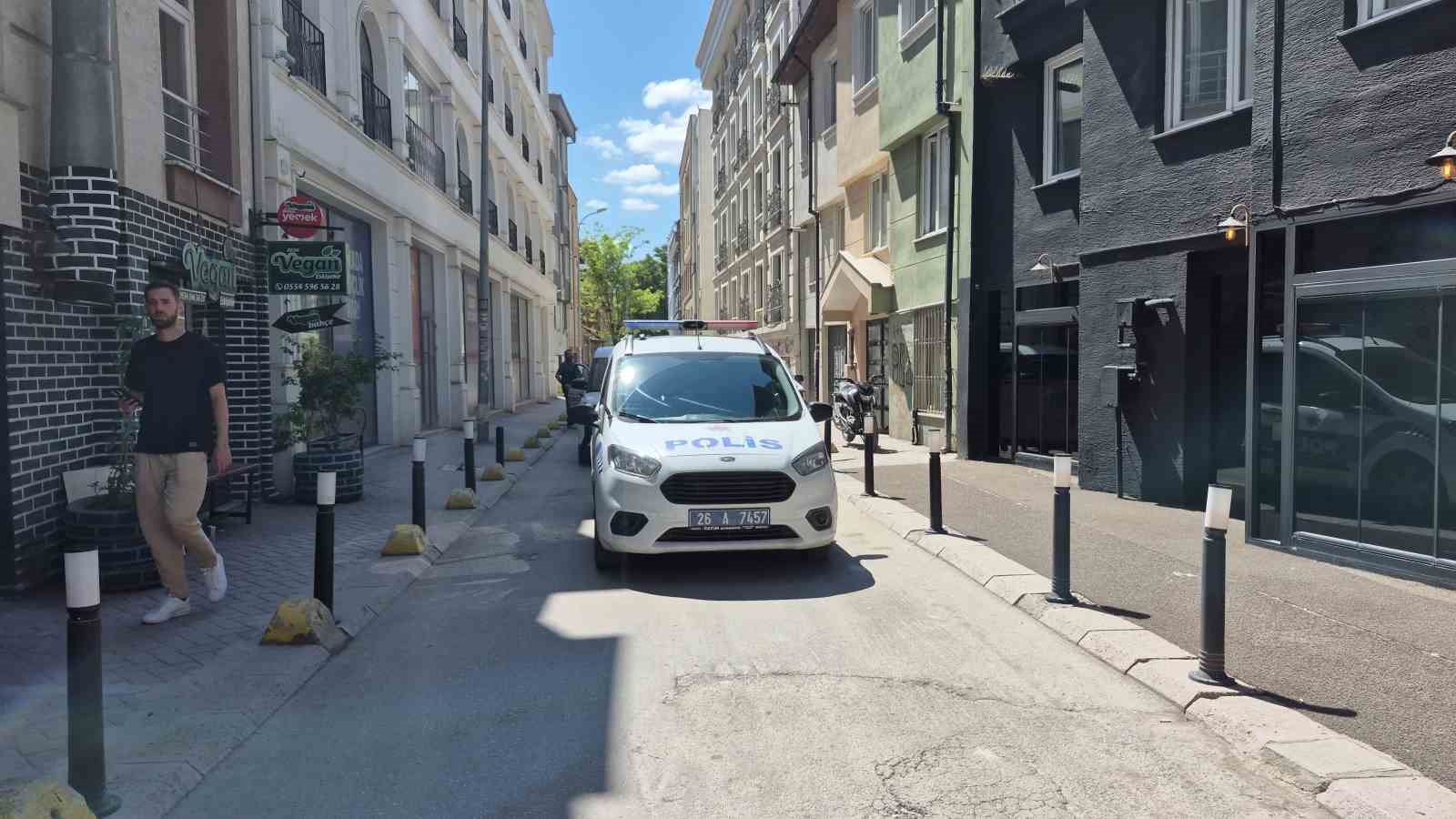 Eskişehir’de 30 yaşındaki genç adam evinde ölü bulundu