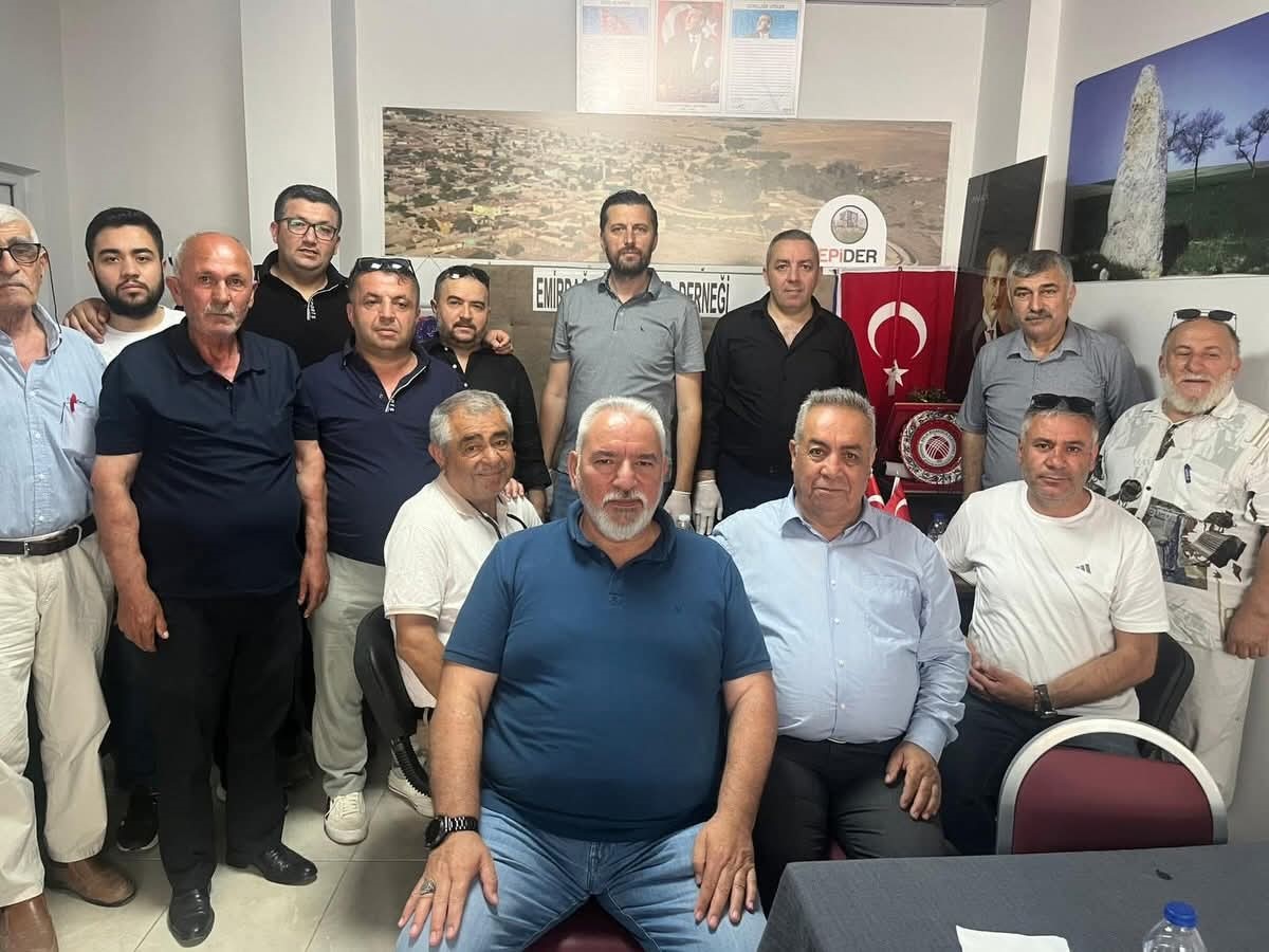 Eskişehir’de yaşayan Aşağı Piribeyli köylüleri vatandaşlara aşure ikramında bulundu