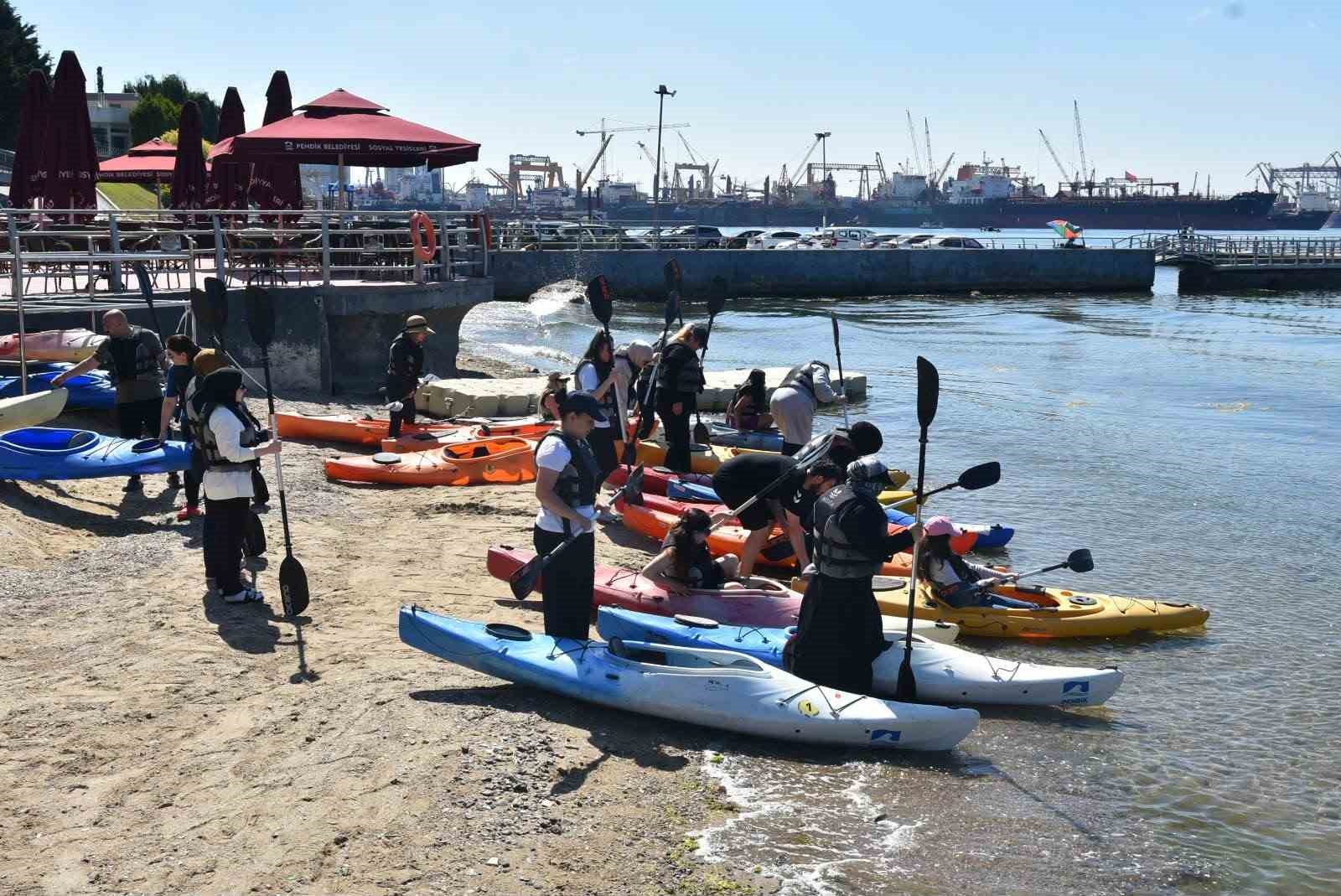 Marmara Denizi’nde ücretsiz kano keyfi havadan görüntülendi