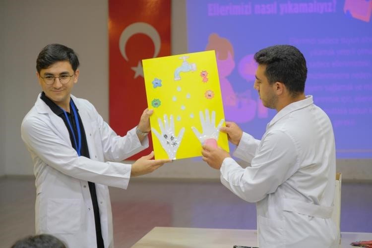 Minik öğrencilere bireysel hijyen eğitimi