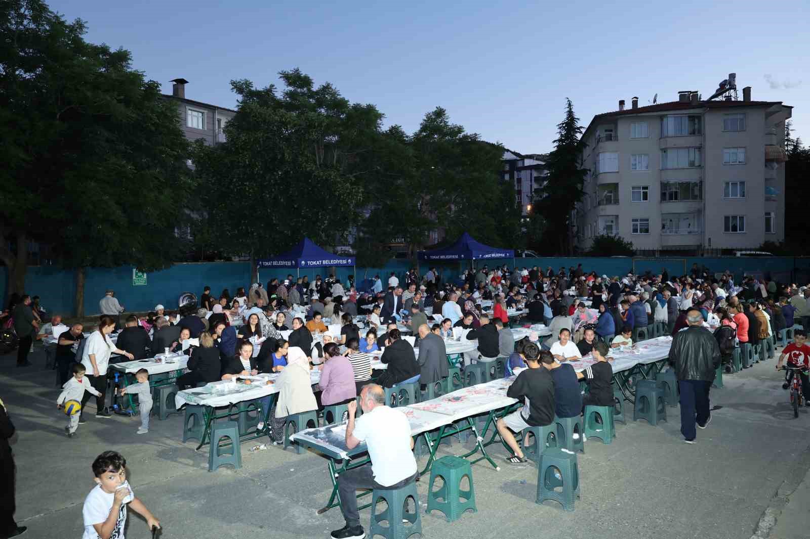 Tokat Belediyesi Muharrem ayı boyunca birlik ve beraberlik sofraları kurdu