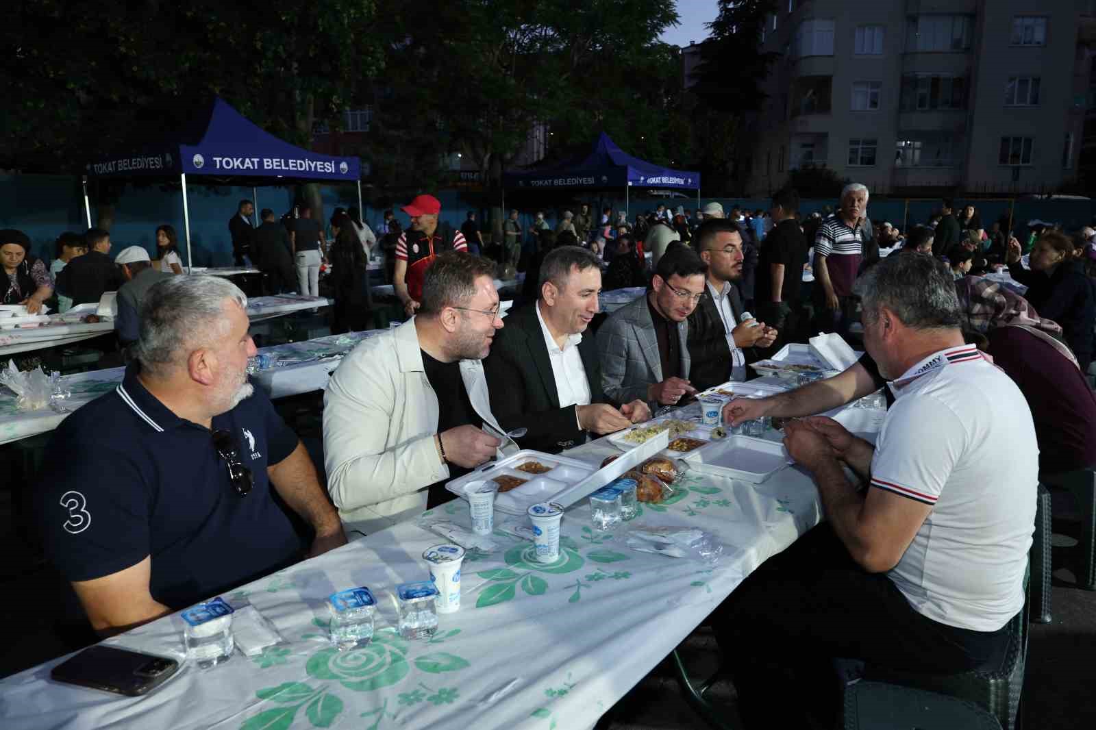 Tokat Belediyesi Muharrem ayı boyunca birlik ve beraberlik sofraları kurdu