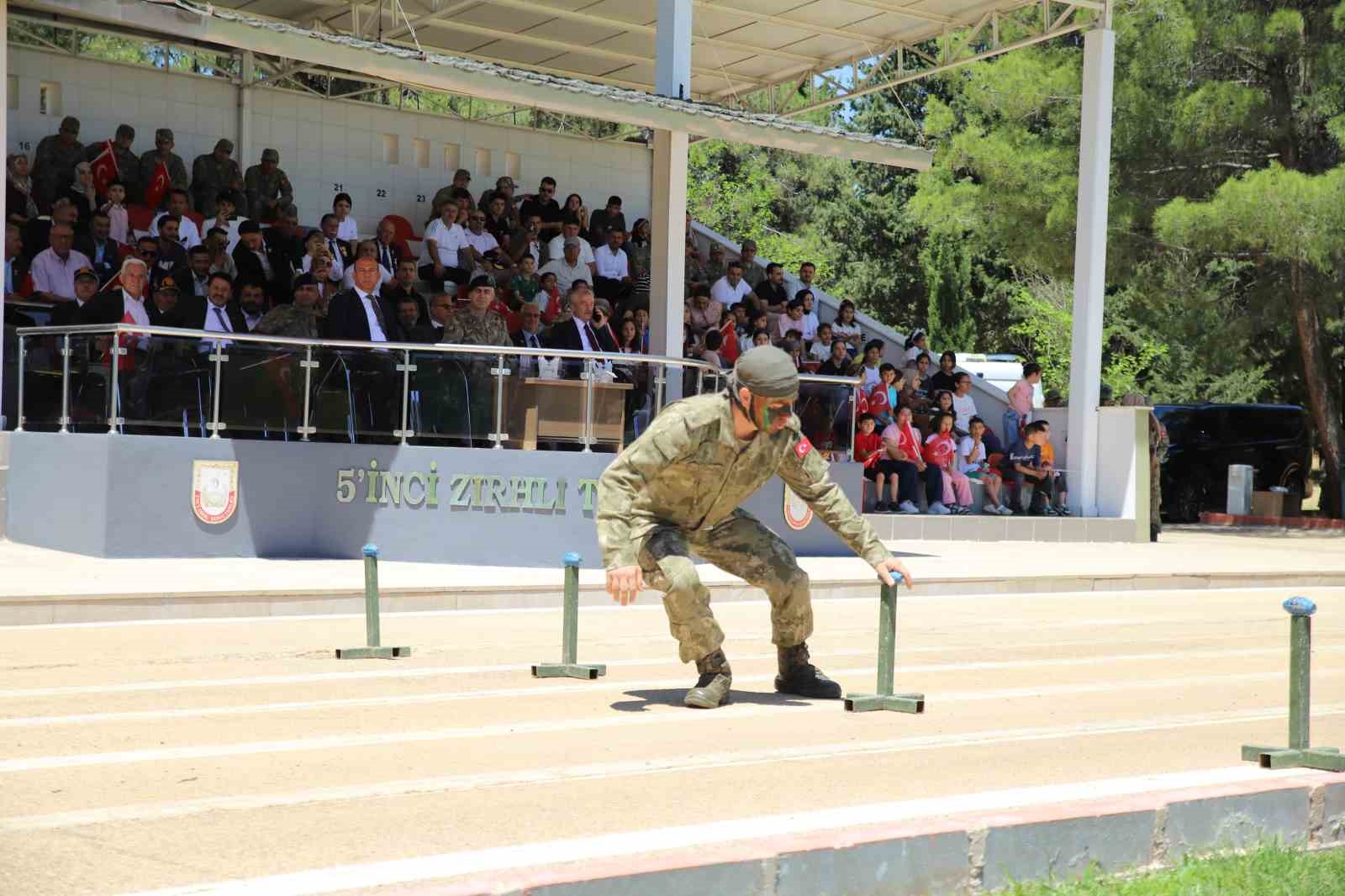 Gaziantep’te Türk Kara Kuvvetlerinin 2235’inci kuruluş yıl dönümü törenle kutlandı